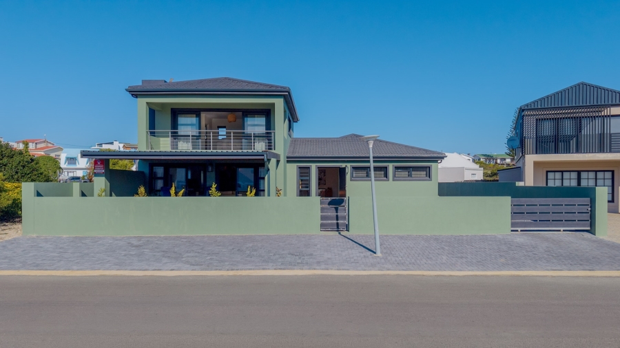 4 Bedroom Property for Sale in Struisbaai Western Cape